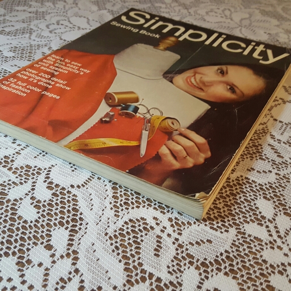 1969 - SIMPLICITY SEWING BOOK - PATTERNS - LEARN - Picture 2 of 6